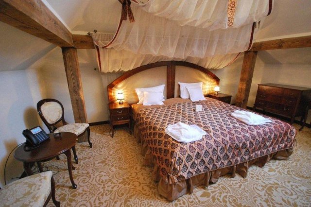 dworkombornia_2-hotelarstwo.net
